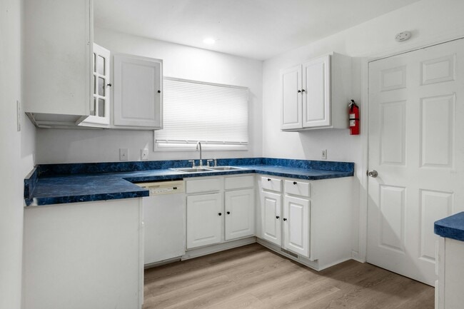 Foto del edificio - 14608 Alder Ave