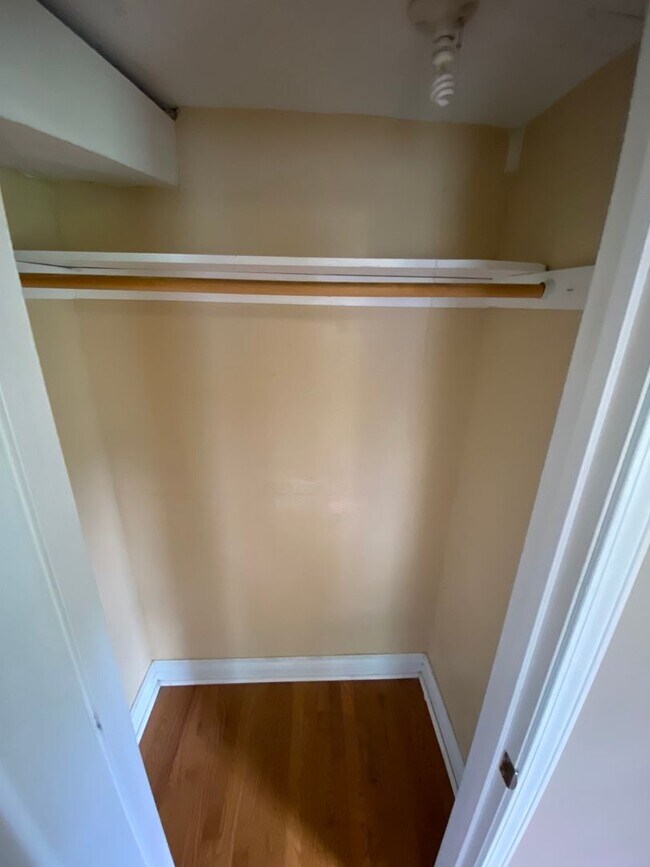 Building Photo - 2 Bedroom House, Centrally Located.