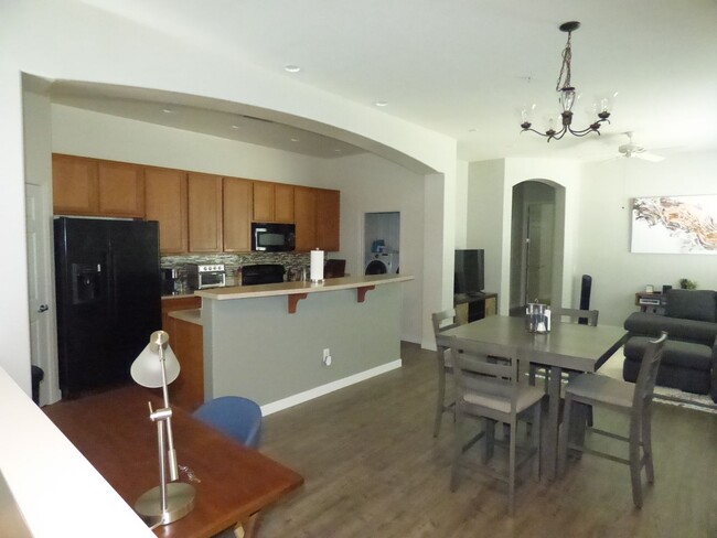 Foto del edificio - FULLY FURNISHED townhome in Goodyear's Rio...