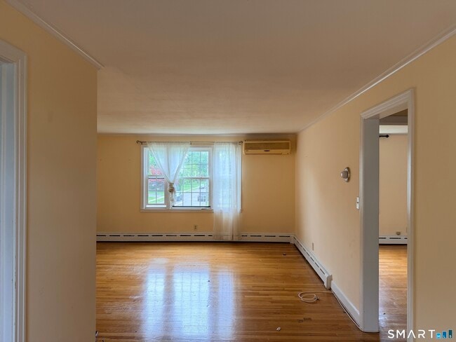 Building Photo - 1060 Farmington Ave