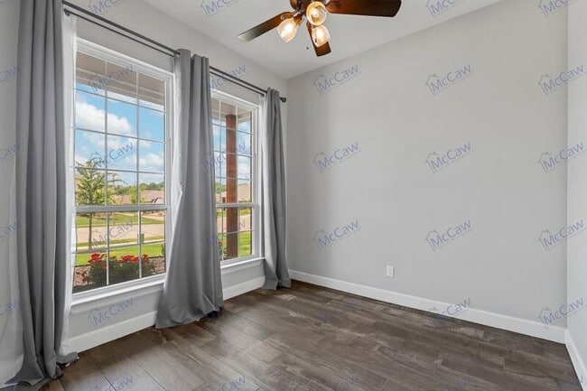 Building Photo - 1305 Ridgeview Dr