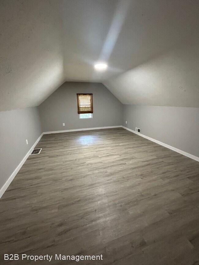 Building Photo - 3 br, 1 bath House - 6400 Fullerton Ave.