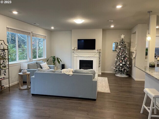 Building Photo - 2592 SE Kane Ave