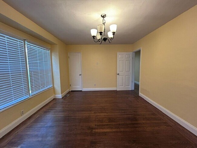 Foto del edificio - Lovely 3 Bed, 1 Bath, Home in Berkeley, with Hardwood Floors