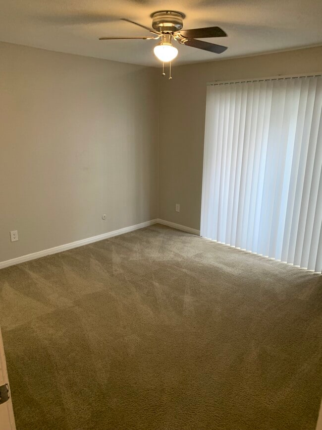 Large Bedroom with Patio - Memorial Fountain