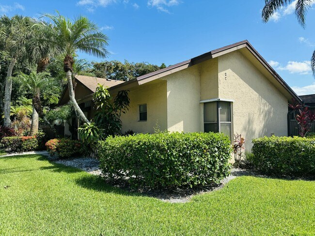 Foto del edificio - 3953 Cocoplum Cir