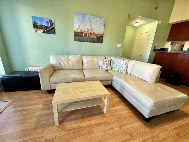 Foto del edificio - 2121 Hepburn St