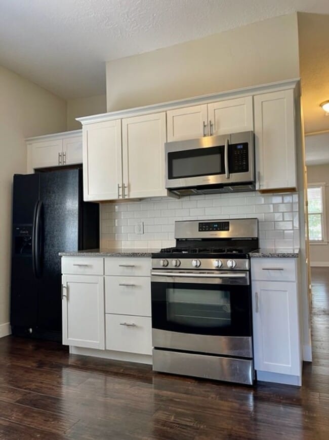 Building Photo - 576 N 400 W