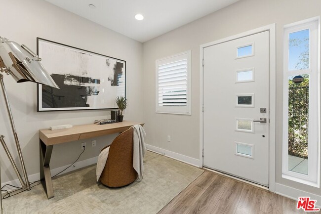 Building Photo - 2753 Waverly Dr