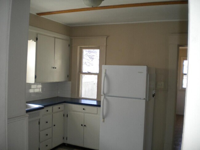 Building Photo - 1422 South Sneed