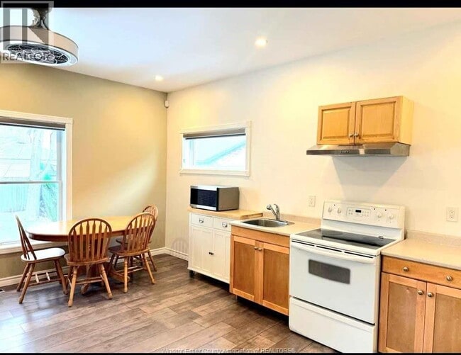 Photo du bâtiment - 1165 MONTY