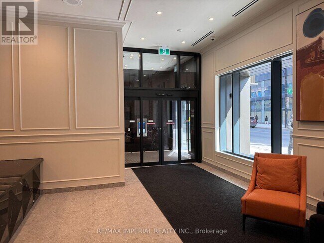 Photo du bâtiment - 180 Front St E