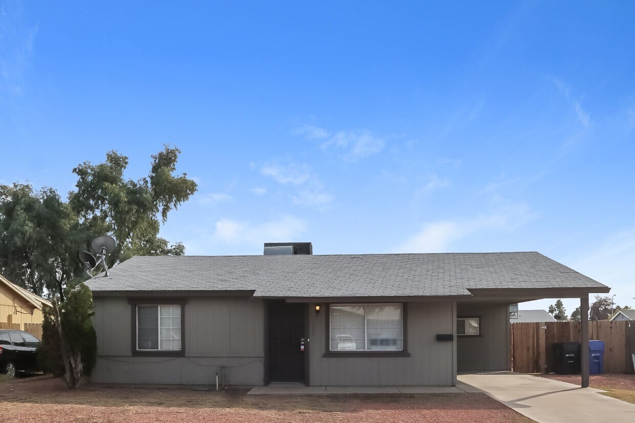 Primary Photo - 7009 W Palm Ln