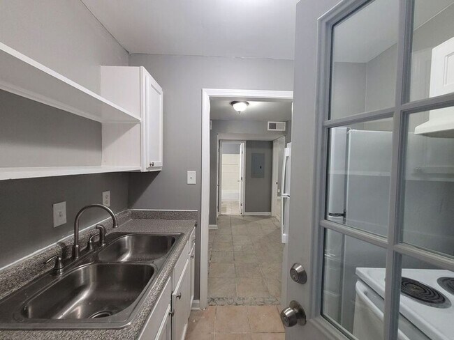 Photo - 4649 Royal Ridge Dr Apartment