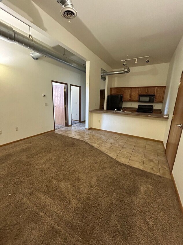 1232 2nd St Unit Apartment B, Stevens Point, WI 54481 Room for Rent