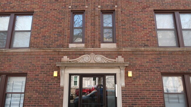 Building Photo - 1225 W Henderson St