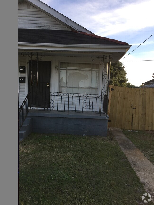 Building Photo - 2718 Mithra St