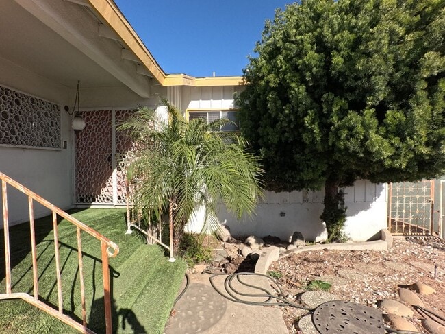 Foto del edificio - 1237 W 124th St