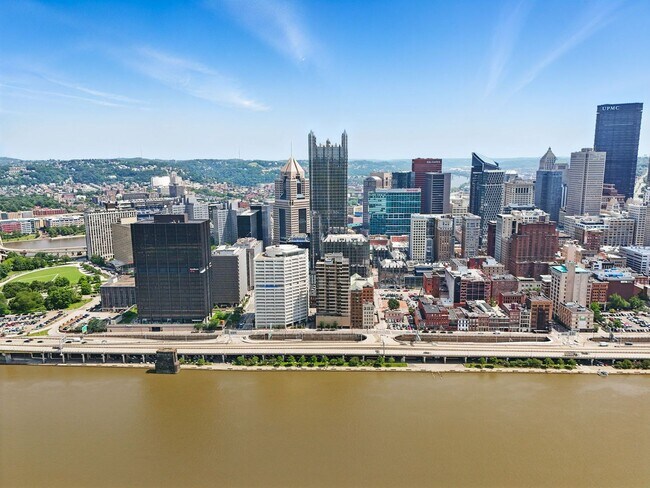 Foto del edificio - Welcome to Downtown Living with a view