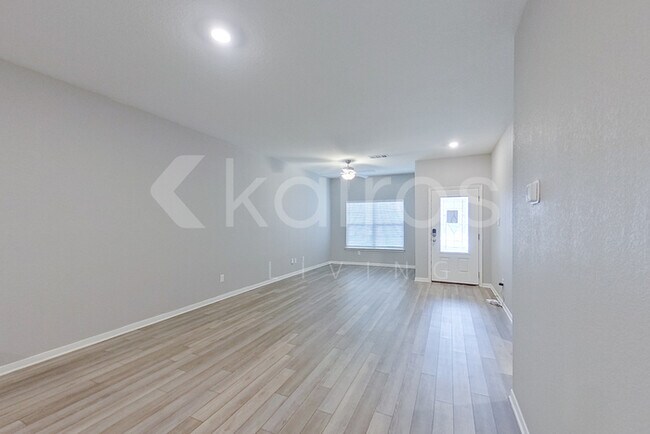 Building Photo - 205 Capital Hl Vw