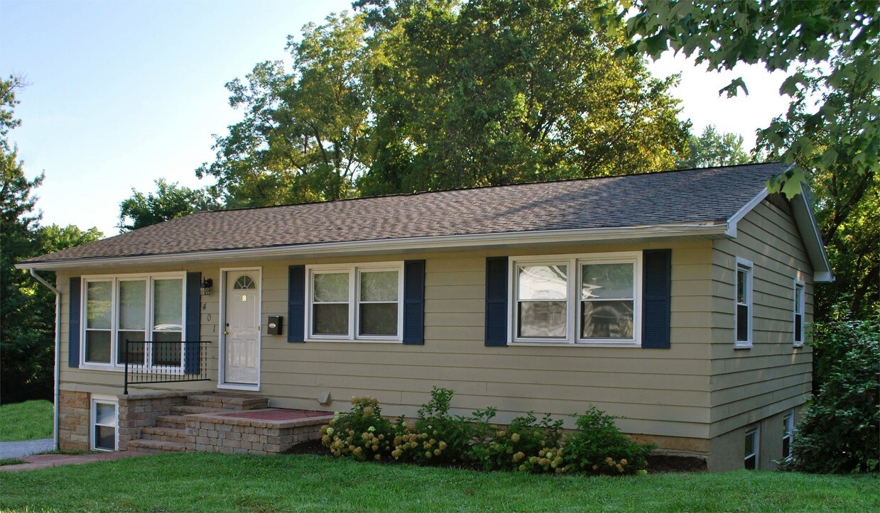 401 S Eason Dr, Carbondale, IL 62901 Room for Rent in Carbondale, IL