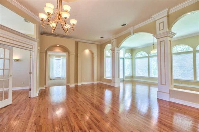 Building Photo - 8846 Glen Abby Dr