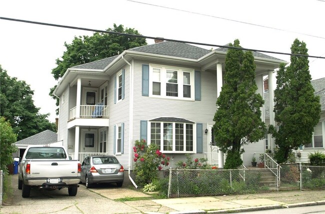 Building Photo - 117 Robinson Ave