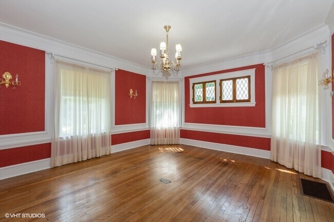 Building Photo - 1381 Lincoln Ave S