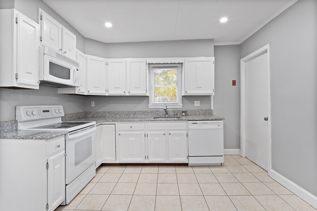 10 Richardson St, Wakefield, MA 01880 Townhome Rentals in Wakefield