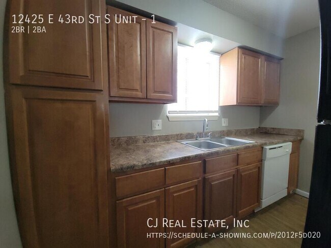 Building Photo - 12425 East 43rd St S
