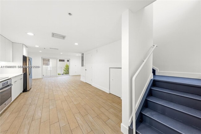 Foto del edificio - 1966 Biarritz Dr