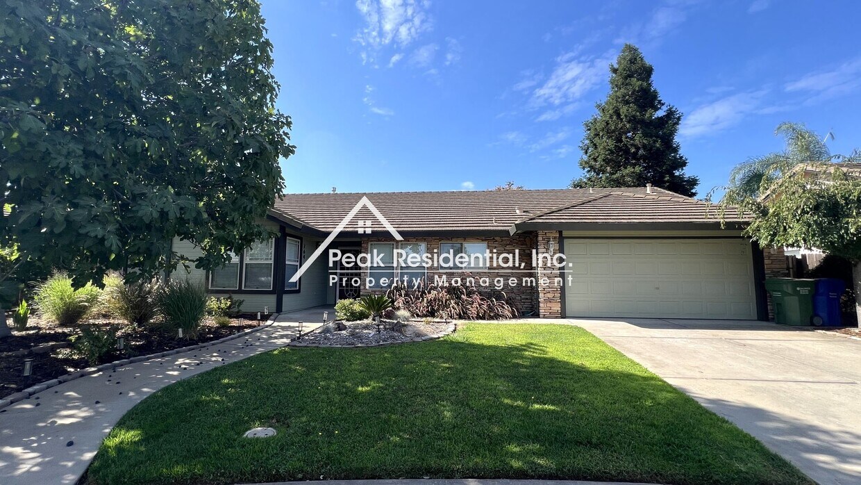 Primary Photo - Updated 3bd/2.5ba Galt Home with 2 Car Gar...