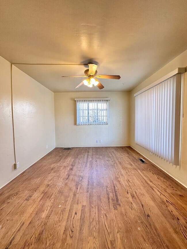 Building Photo - 3 Bedroom 2 Bathroom with Covered Parking ...