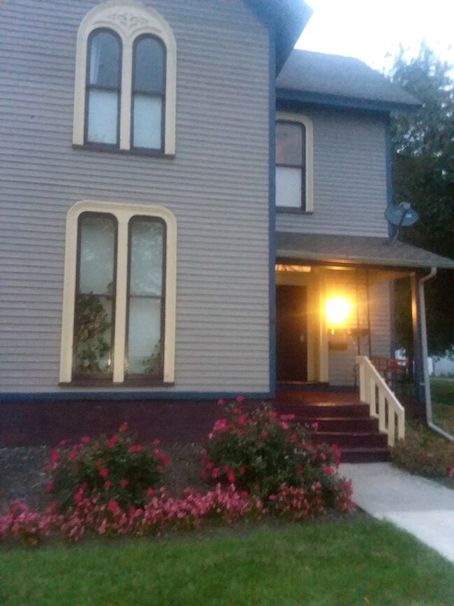 Front of house. - 1211 Maple Ave