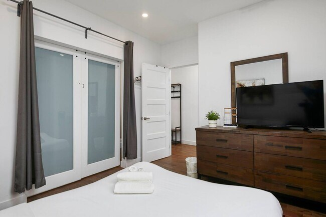 Building Photo - 3778 Rue De Bullion