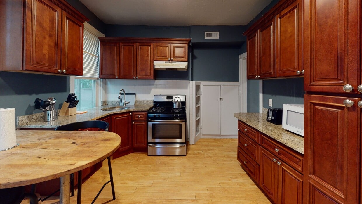 Photo - Private bedroom in 7 bed/2.5 bath Home
