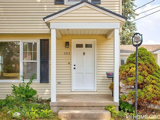 Foto del edificio - Lovely 3 Bedroom North East Grand Rapids