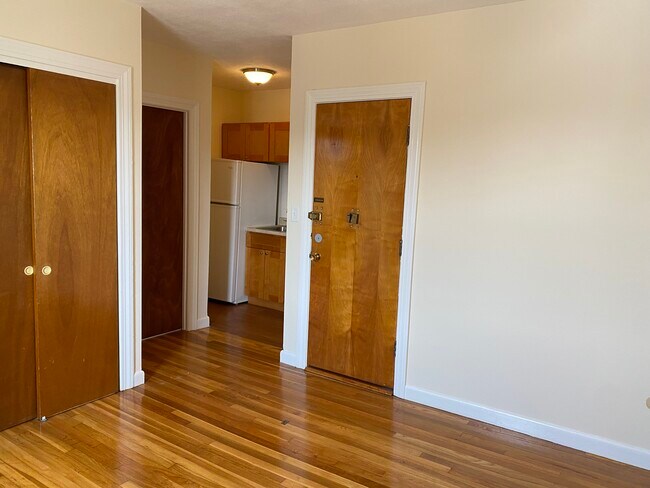 Building Photo - 176 N Beacon St