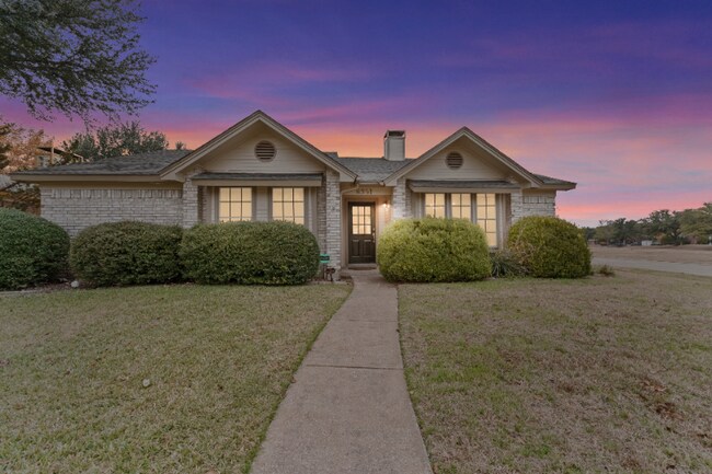 Foto del edificio - 8351 Rock Brook St