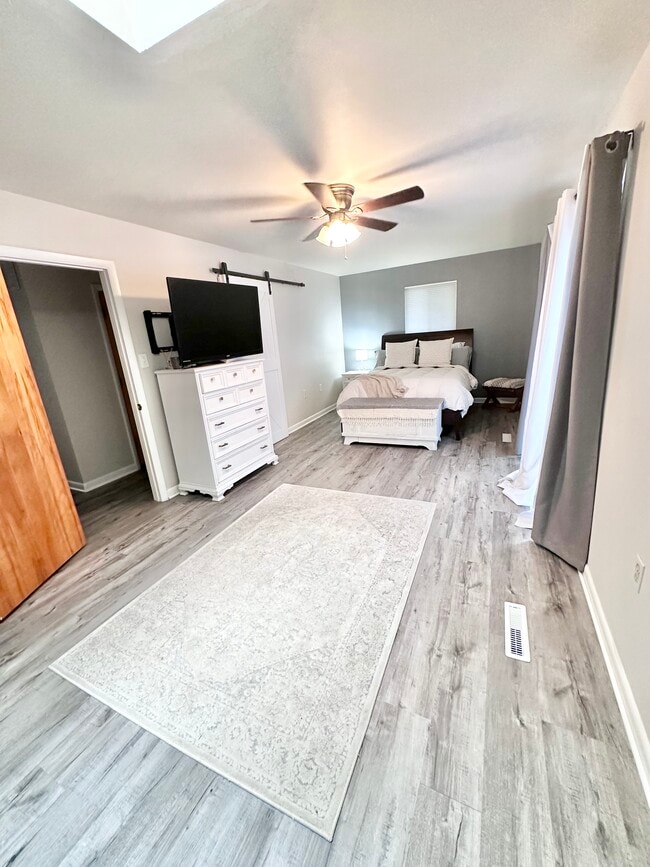 Building Photo - 10394 Meadowhead Cir