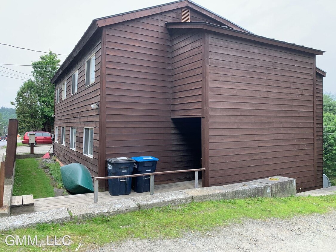 Primary Photo - 473 Maple St