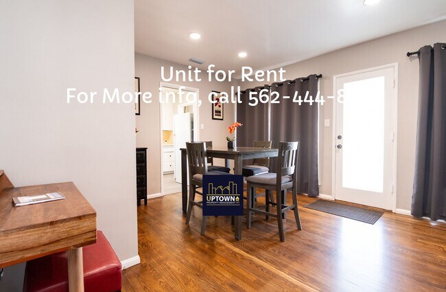 Building Photo - House - 3 Bedrooms / 2 Bathrooms - West Co...