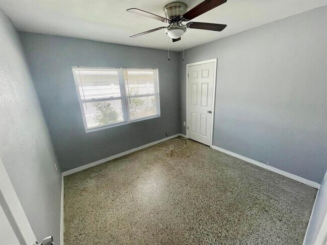 Foto del edificio - 4615 Edgewater Dr
