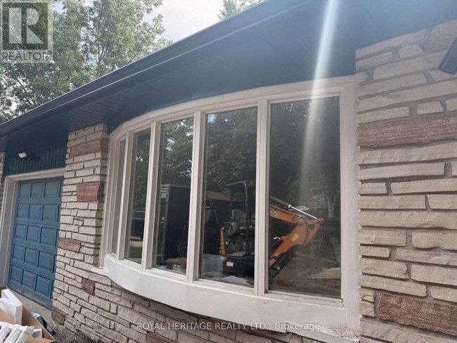 Building Photo - 286 Lorindale Dr