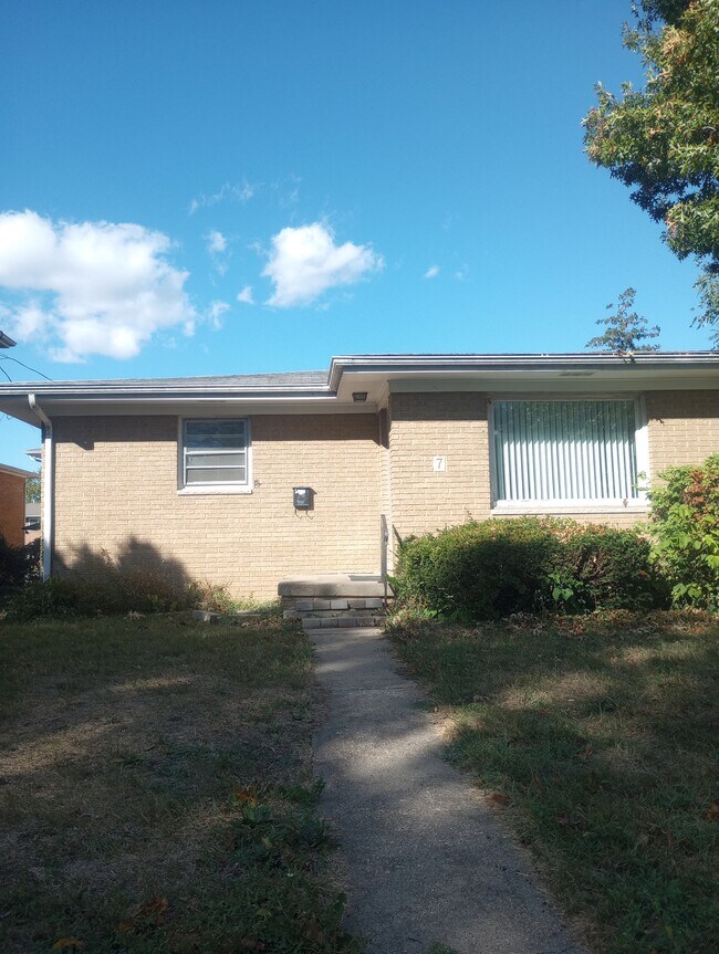 Foto del edificio - 1107 W Maple Ave S