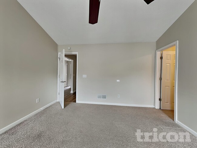 Building Photo - 530 Mackinaw Dr