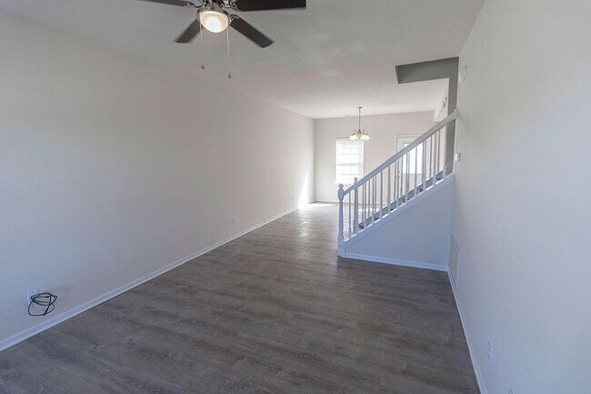 Foto del edificio - 5000 Derby Ridge Dr