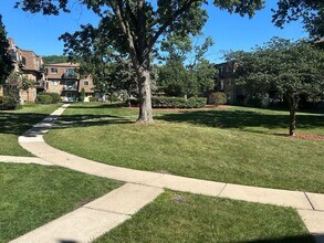 Building Photo - 9416 Bay Colony Dr