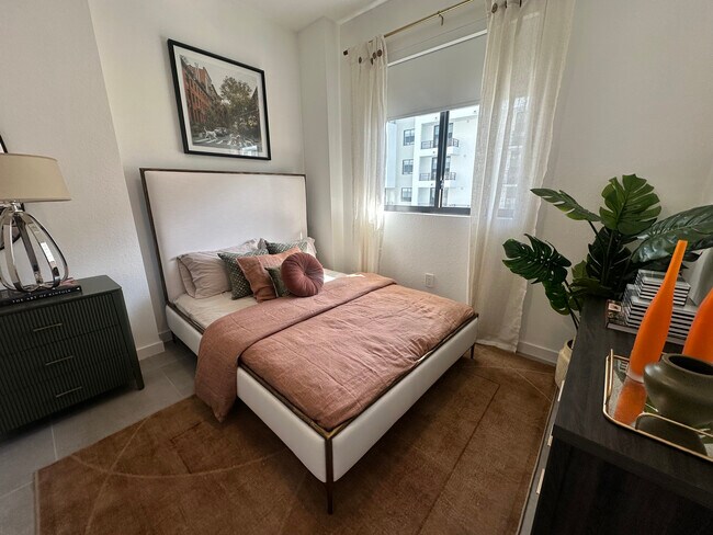 Building Photo - 1919 Washington St