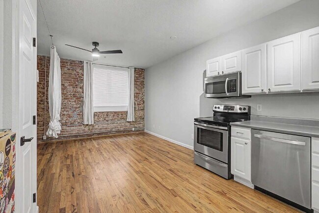 Foto del edificio - Adorable Studio in 1909 Building! Heart of Capitol Hill